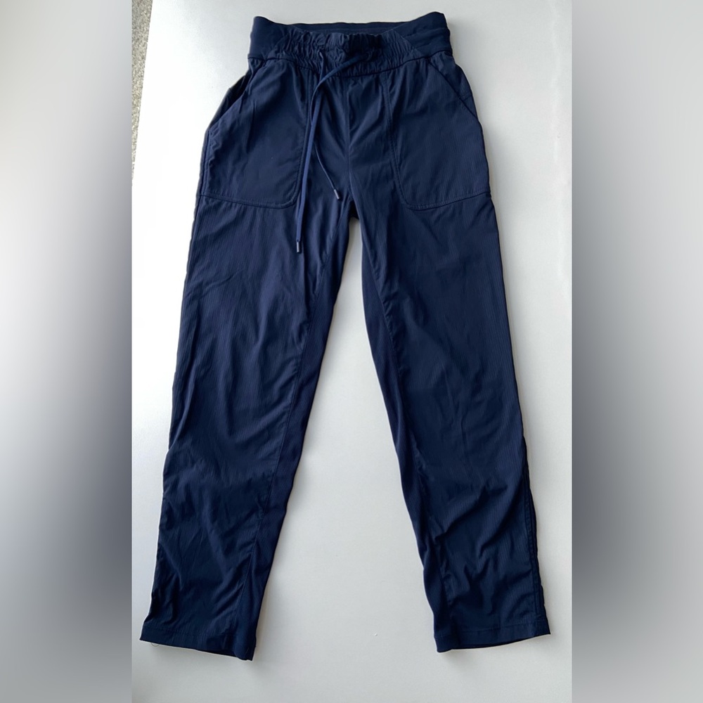 Lululemon Beyond the Studio Crop
True Navy (First Release) Size 2